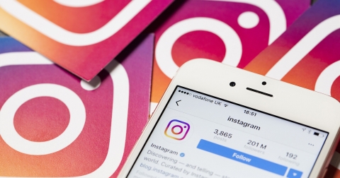 Instagram, yeni güncellemeyle birlikte yorum sabitleme ve toplu yorum silme özelliklerini kullanıcıların beğenisine sunacak.